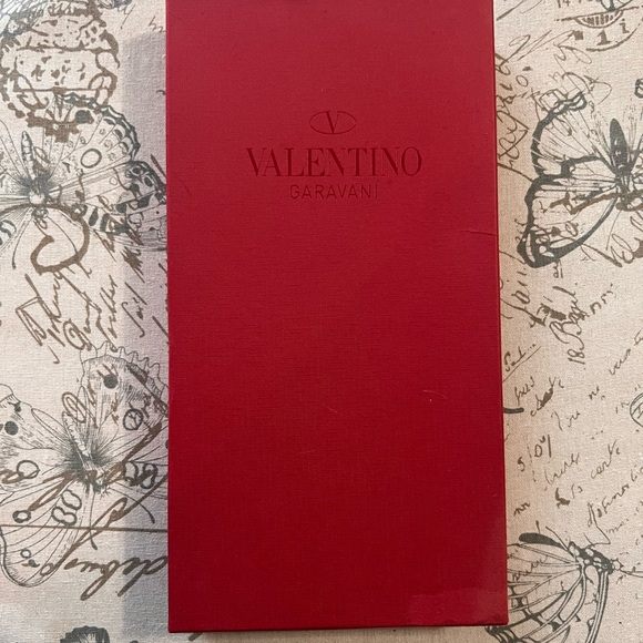 Valentino Garavani Rockstud Leather Swallow Bag Charm with Ornate Patterns. ♥️💝 - Picture 6 of 11